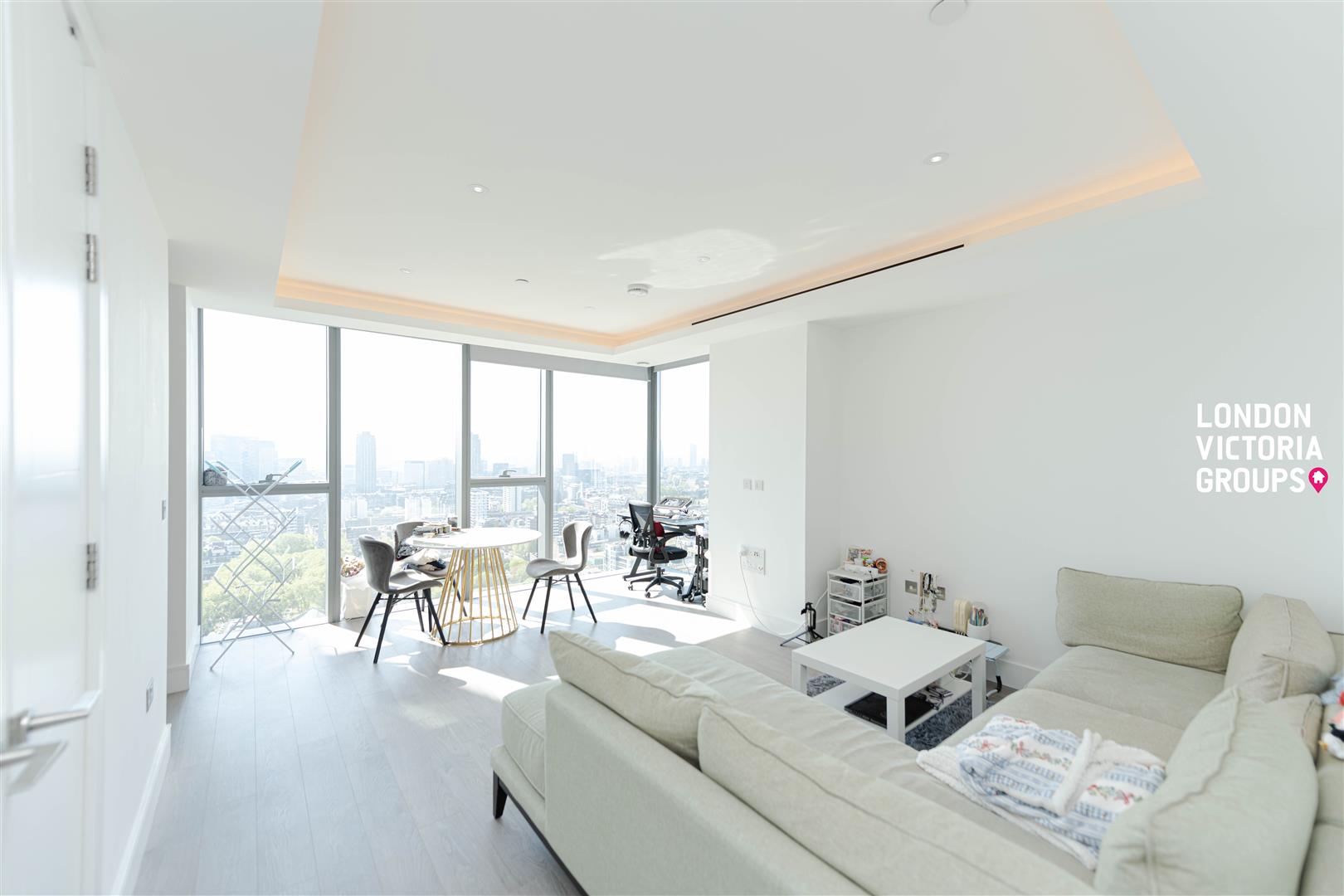1 bed property in Carrara Tower, 1 Bollinder Place, London